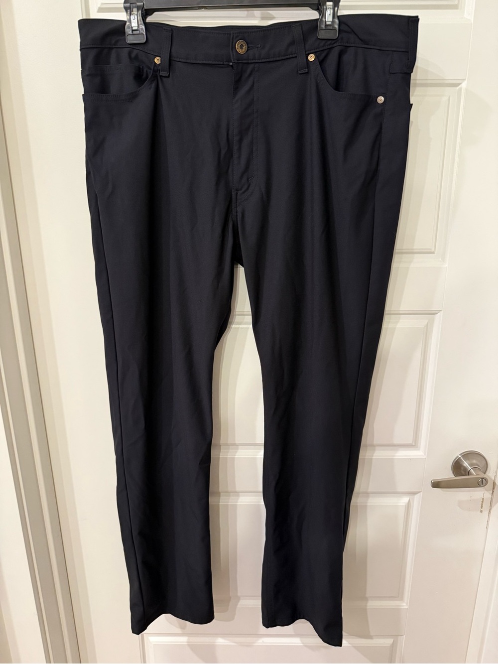 Levi's Men's Black Chinos - Straight Fit 38/32